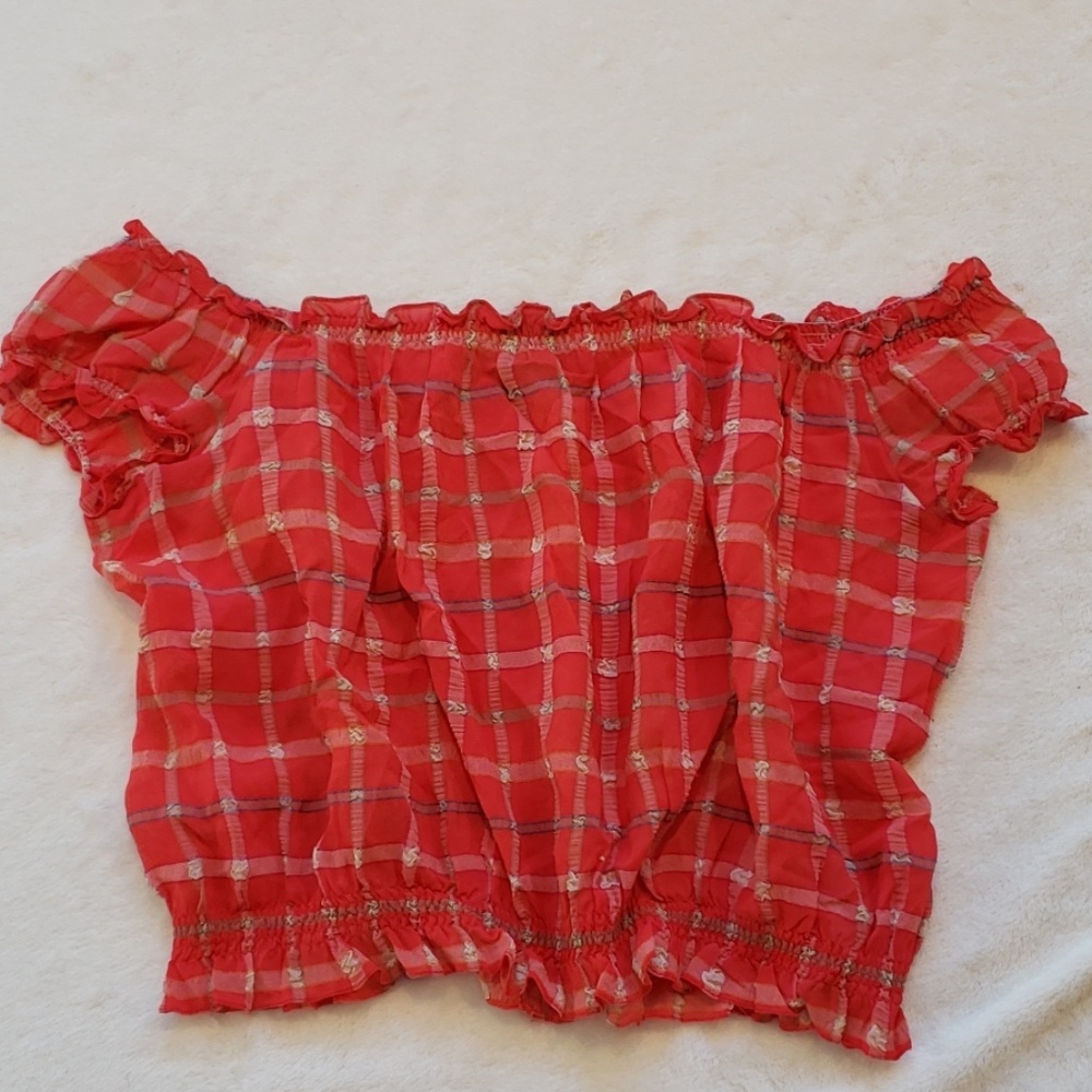 Red and white Searle plad.  Off the shoulders